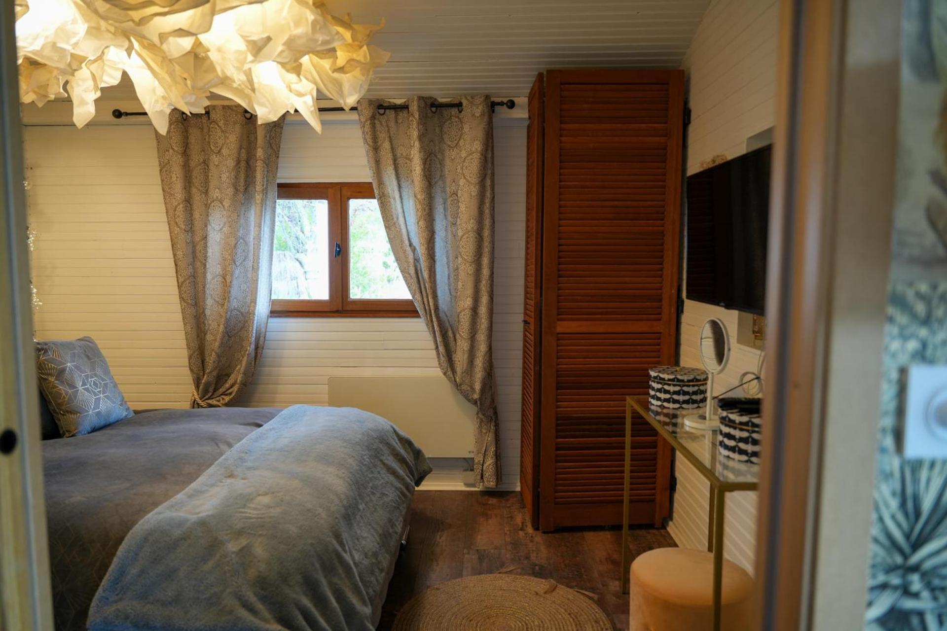Kaebane 85, Lodge Avec Spa Au Bord De L'Eau Prouilly ภายนอก รูปภาพ