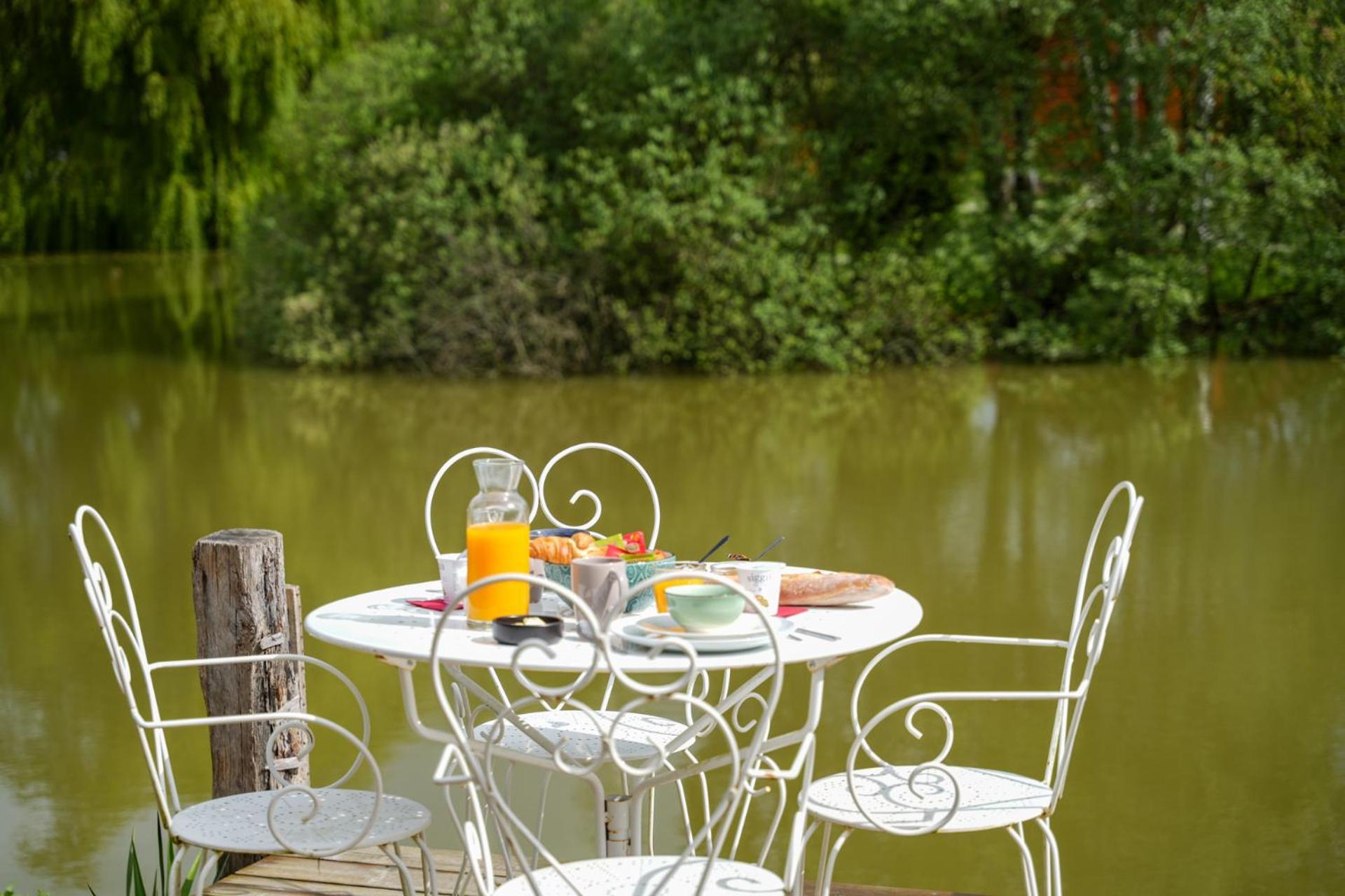Kaebane 85, Lodge Avec Spa Au Bord De L'Eau Prouilly ภายนอก รูปภาพ